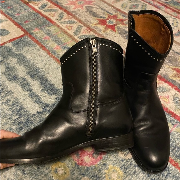 Frye Melissa Short Studded, EUC, 9.5 - Picture 7 of 8